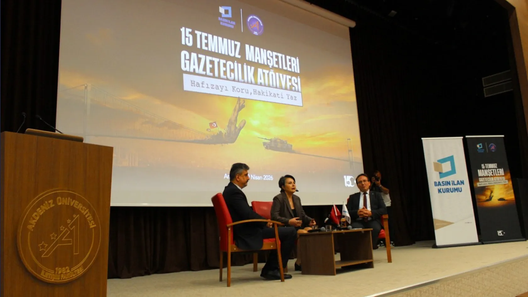 Akdeniz Üniversitesi'nde 15 Temmuz Manşetleri Gazetecilik Atölyesi düzenlendi