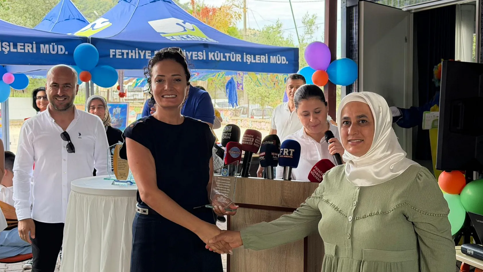 Akıncı Özel Eğitim Uygulama Okulu Destekçilere Plaket Verdi