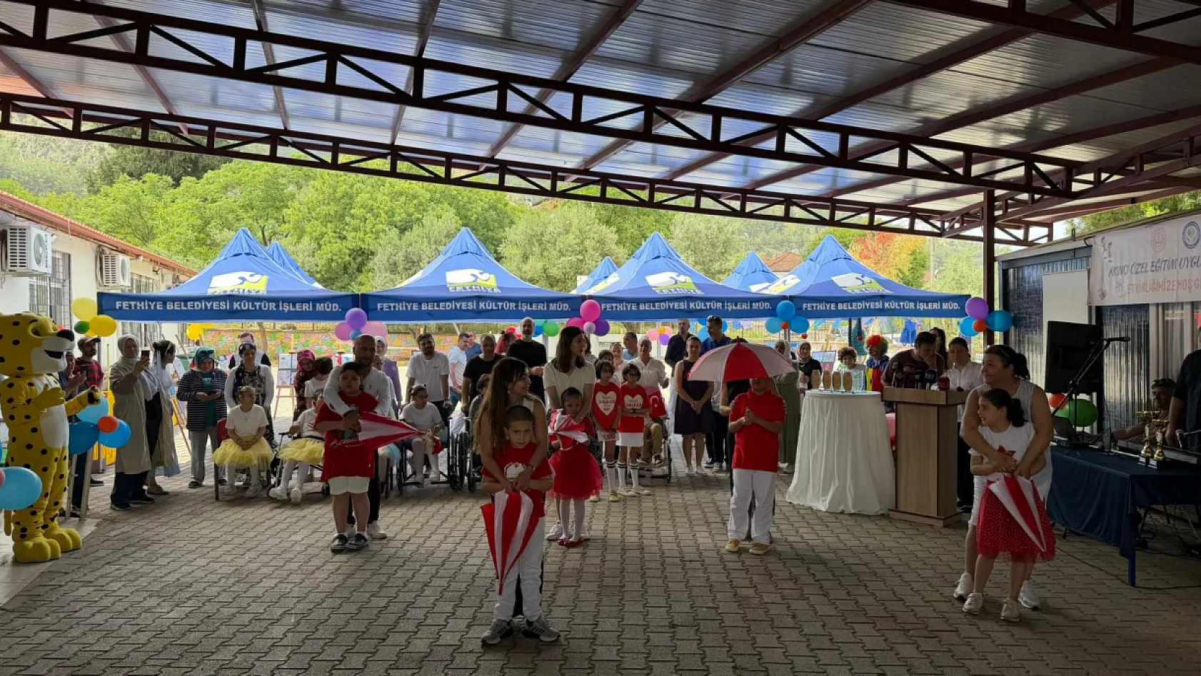 Akıncı Özel Eğitim Uygulama Okulu Destekçilere Plaket Verdi