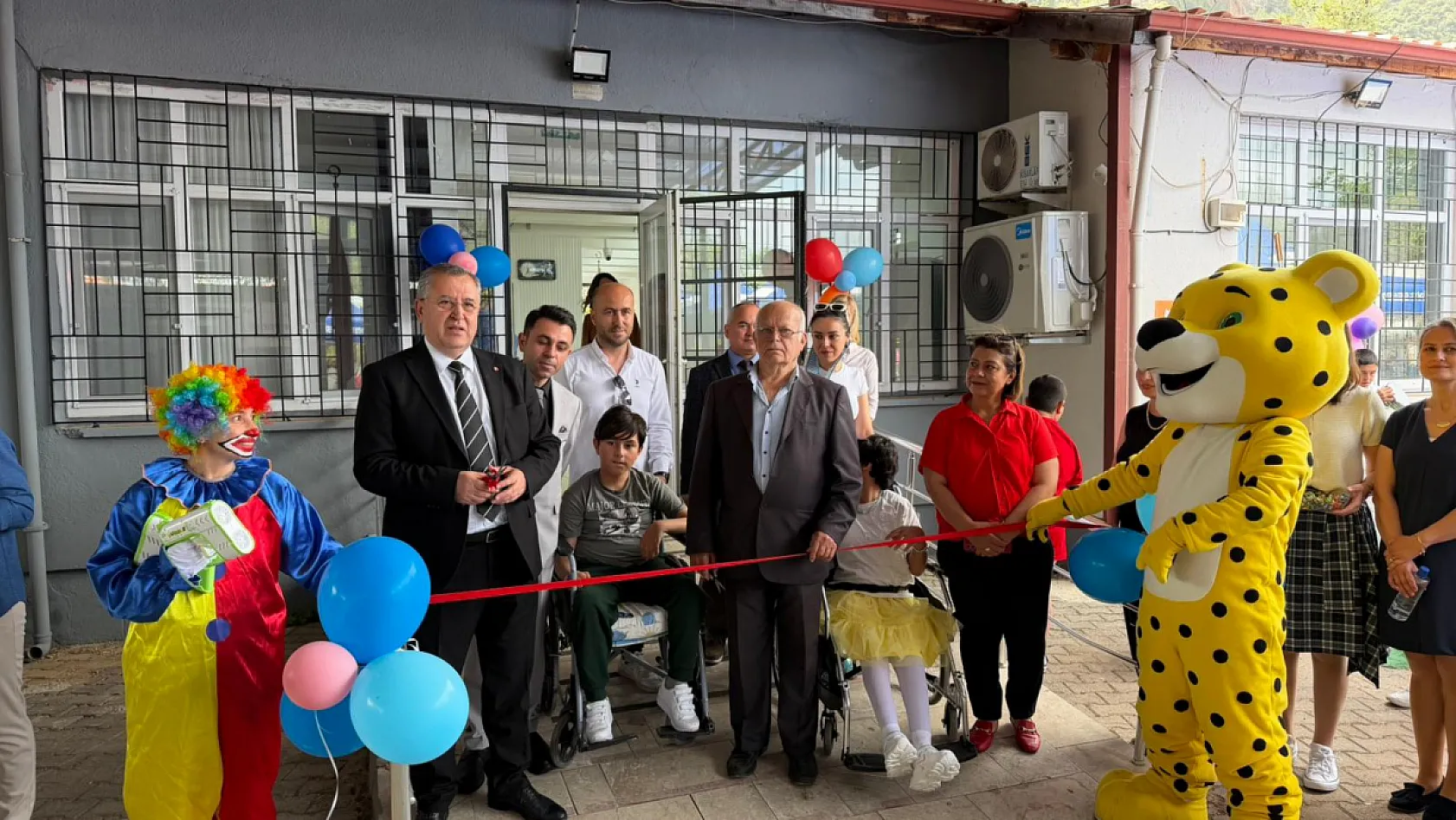 Akıncı Özel Eğitim Uygulama Okulu Destekçilere Plaket Verdi