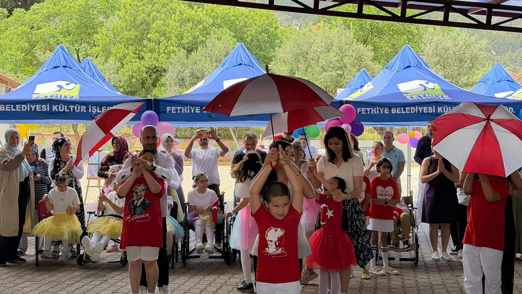 Akıncı Özel Eğitim Uygulama Okulu Destekçilere Plaket Verdi