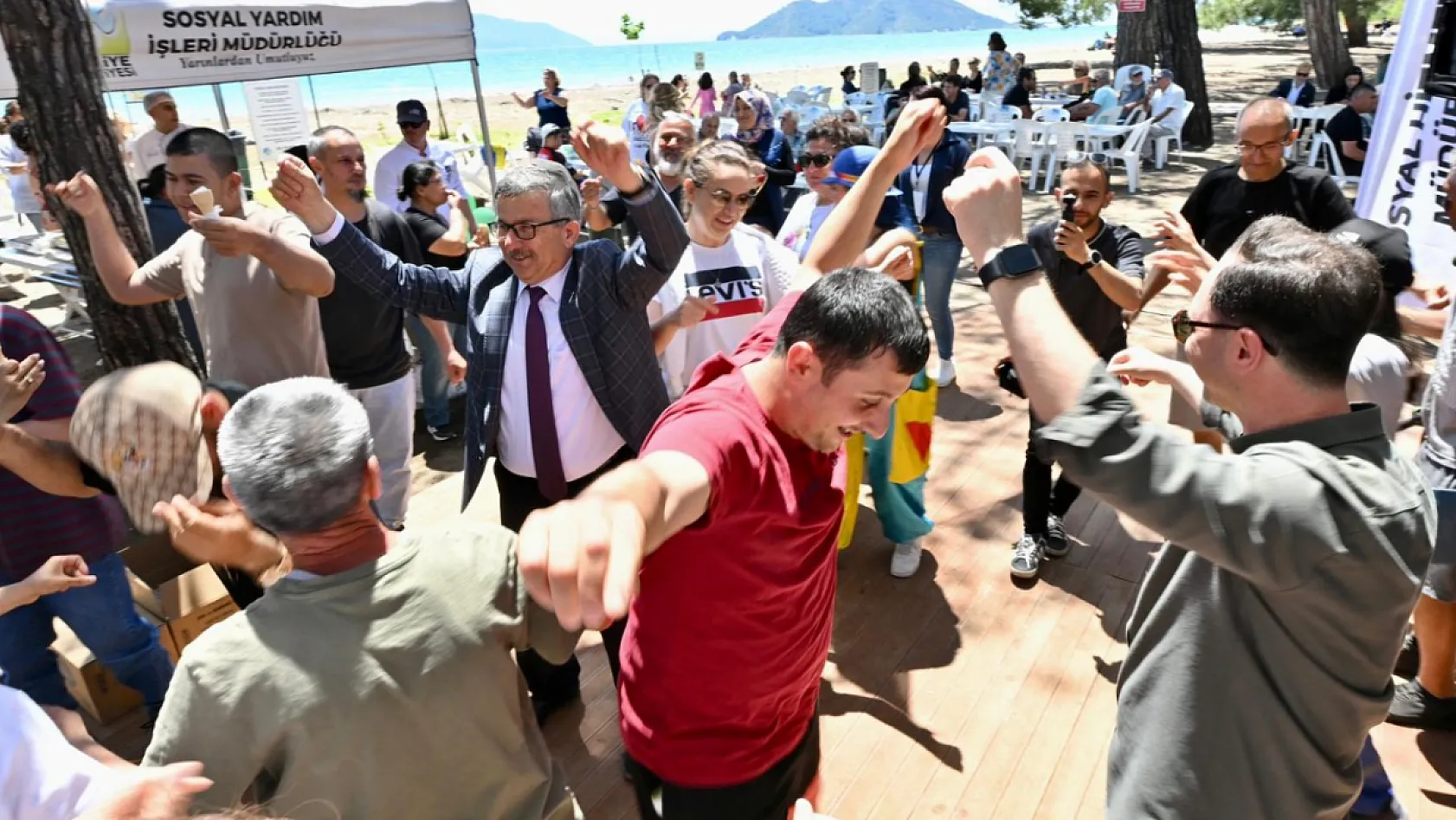 Akmaz Halk Plajı'nda Anlamlı Sezon Açılışı