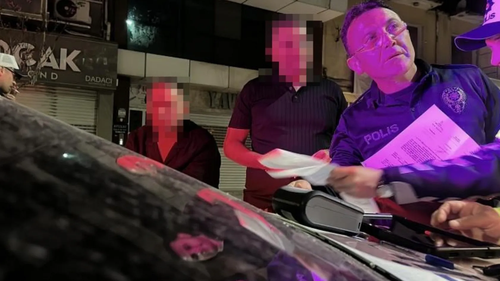 Burdur'da Galatasaray Kutlaması Sonrası Alkollü Sürücü 2 Araca Çarptı, Arkadaşı Yüzüstü Bıraktı