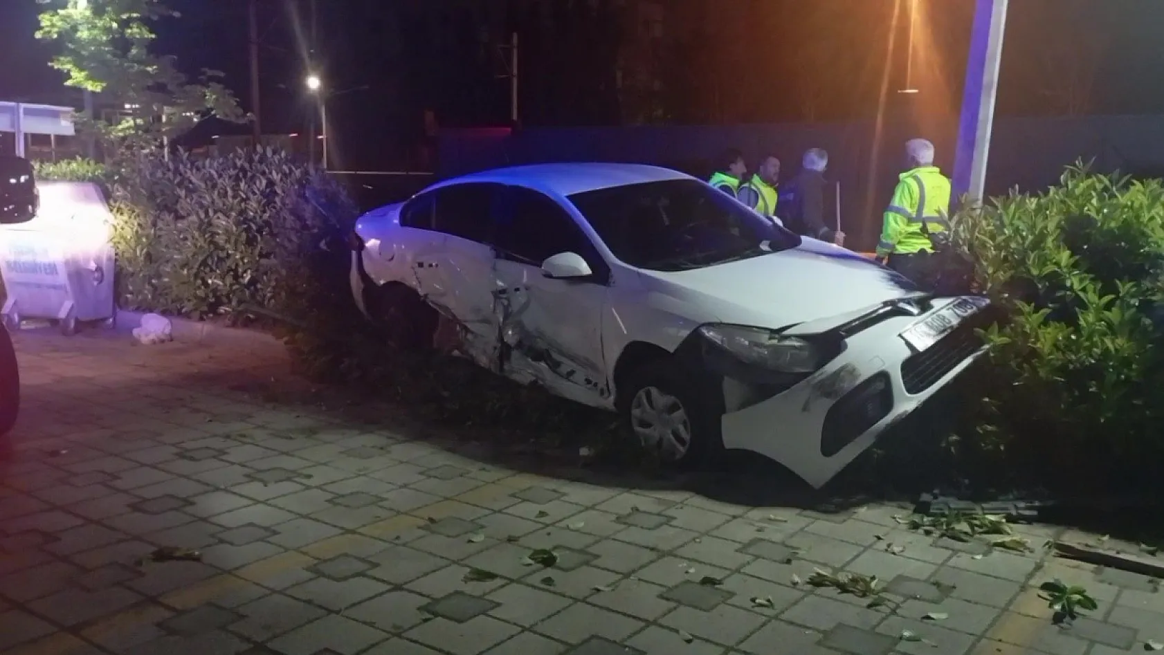 Alkollü sürücü kazaya neden oldu, araçlar hurdaya döndü
