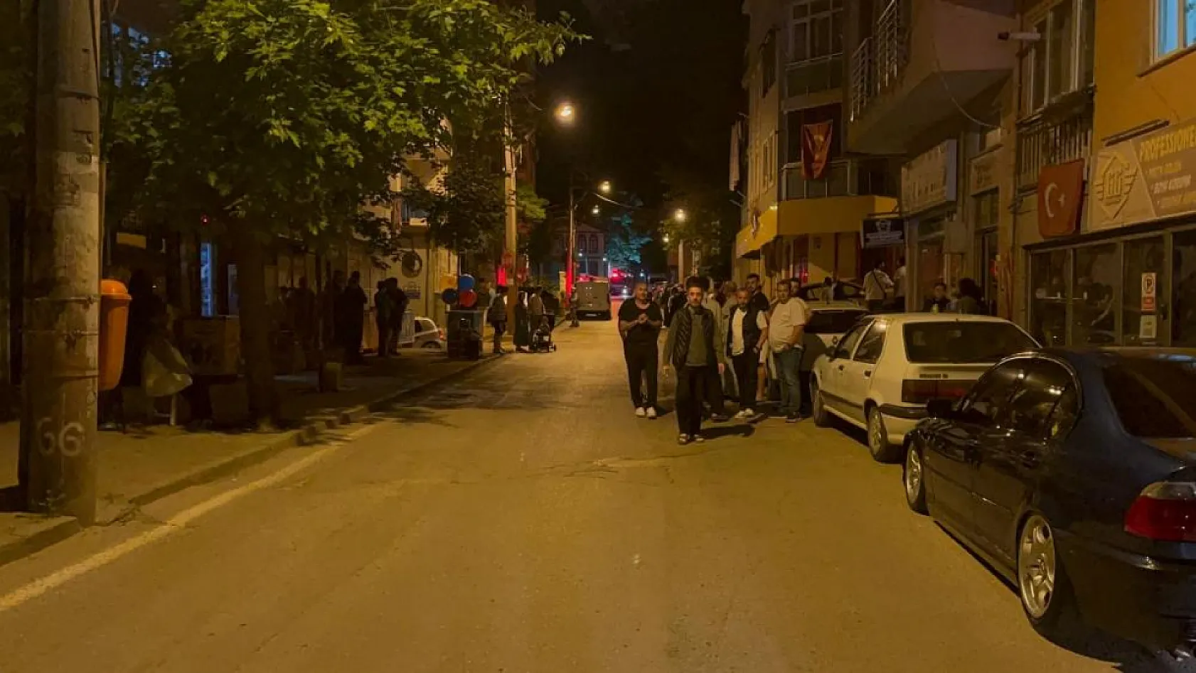 Alkollü sürücünün çarptığı araç doğal gaz kutusunu patlattı: Mahalleli sokağa döküldü