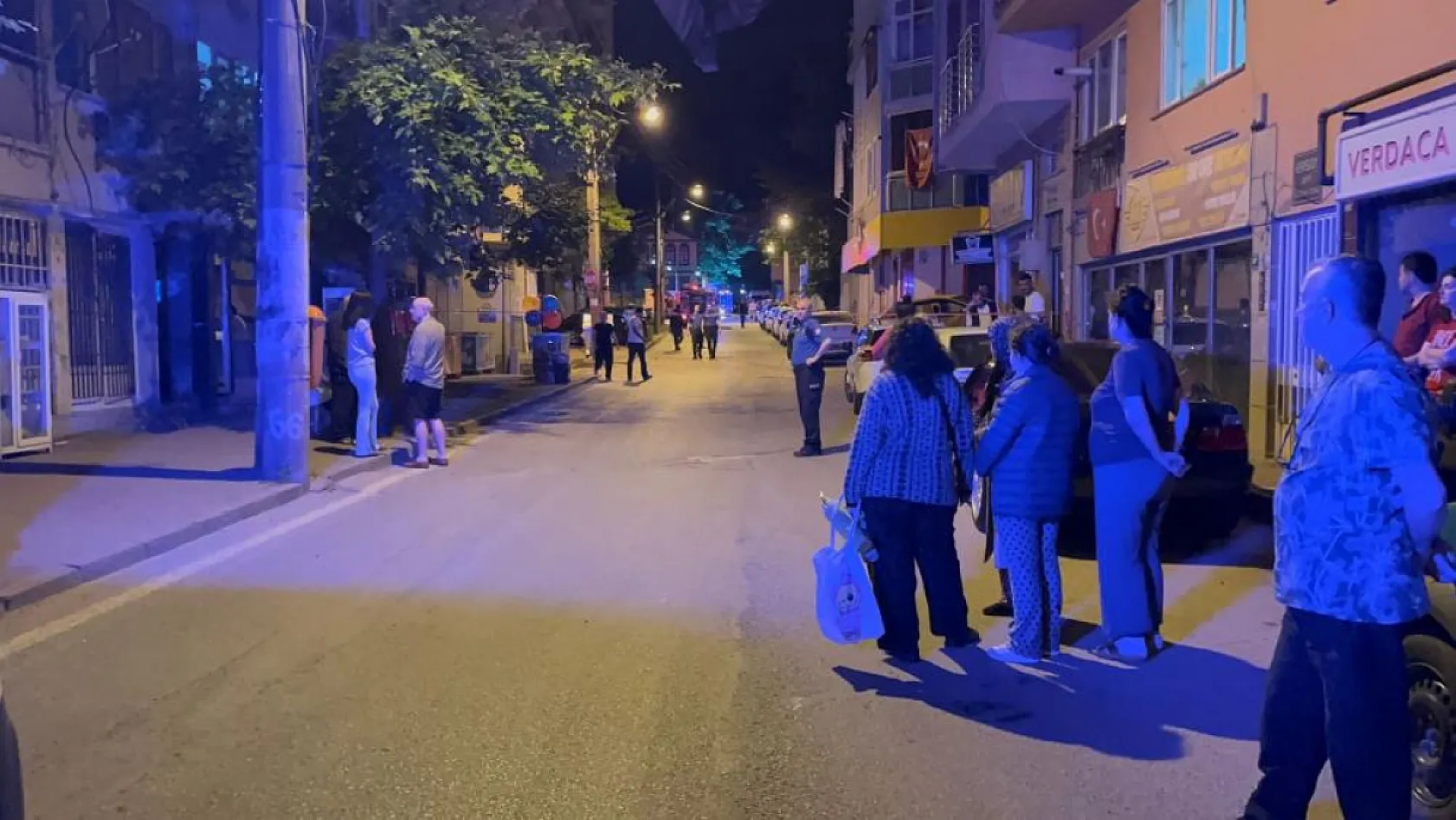Alkollü sürücünün çarptığı araç doğal gaz kutusunu patlattı: Mahalleli sokağa döküldü