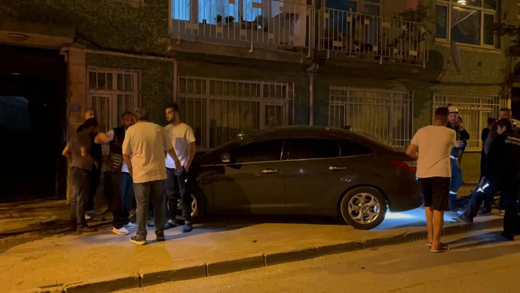 Alkollü sürücünün çarptığı araç doğal gaz kutusunu patlattı: Mahalleli sokağa döküldü