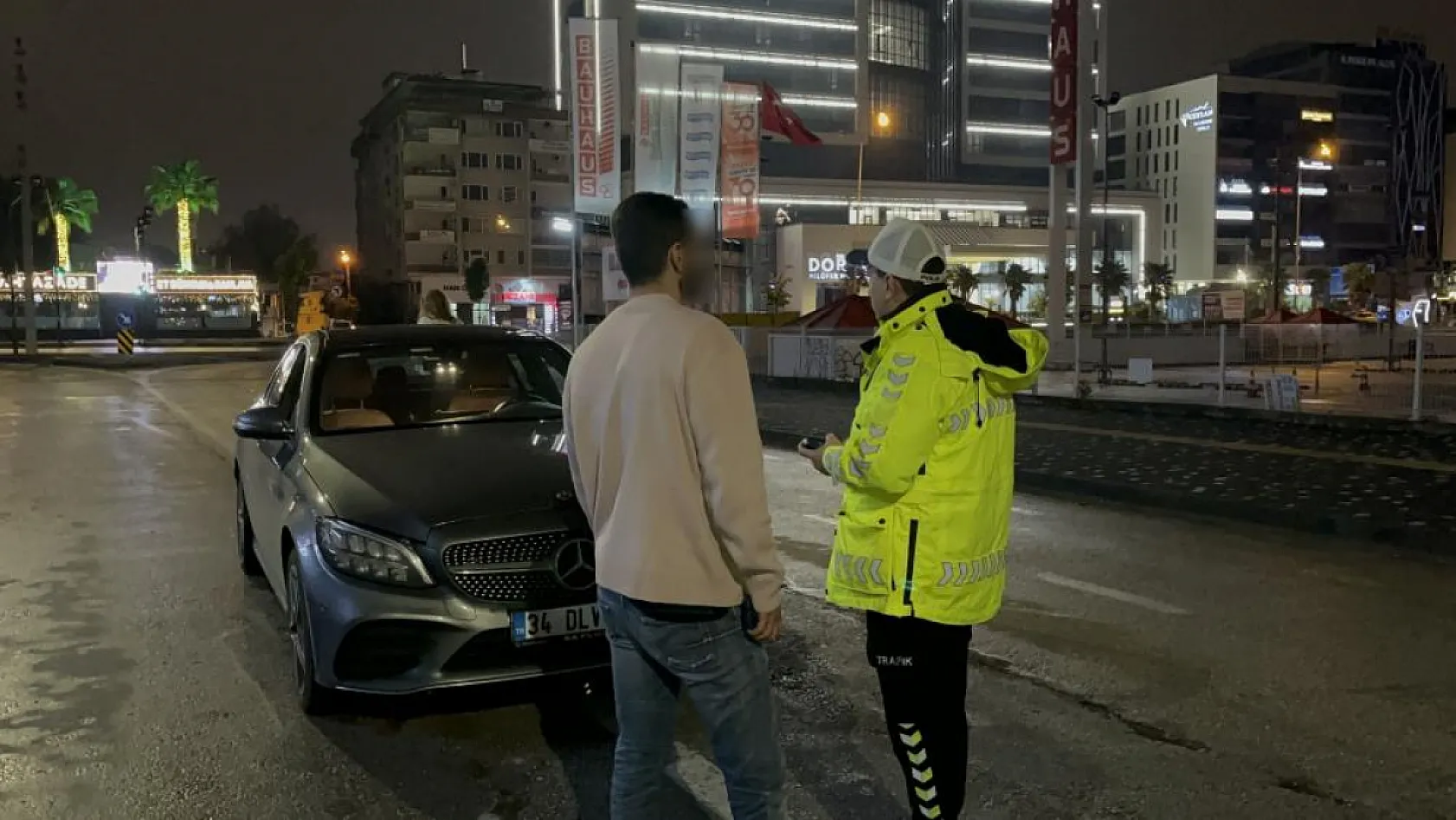 Alkollü yakalanan kadın sürücü: 'Alo kanka acil durum, acil durum' diye yardım istedi