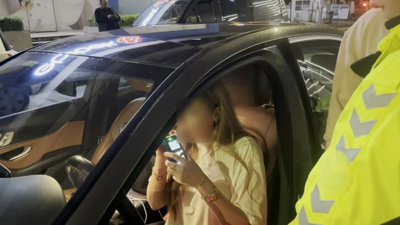 Alkollü yakalanan kadın sürücü: 'Alo kanka acil durum, acil durum' diye yardım istedi