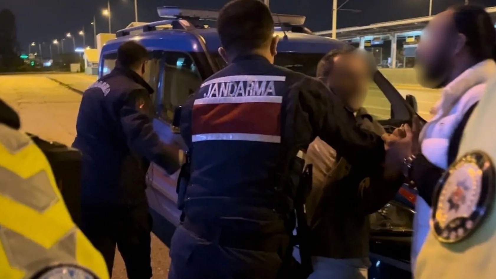 Alkollü yakalandı, polise hakaretten gözaltına alındı