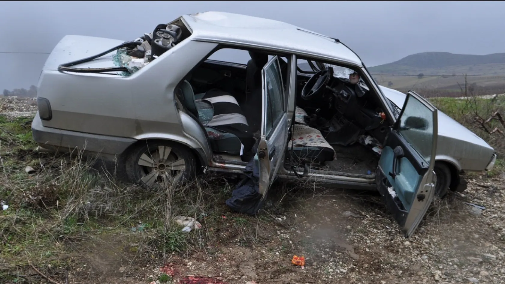 Isparta'da alman turistin kullandığı karavanla otomobil çarpıştı: 1'i ağır 3 yaralı