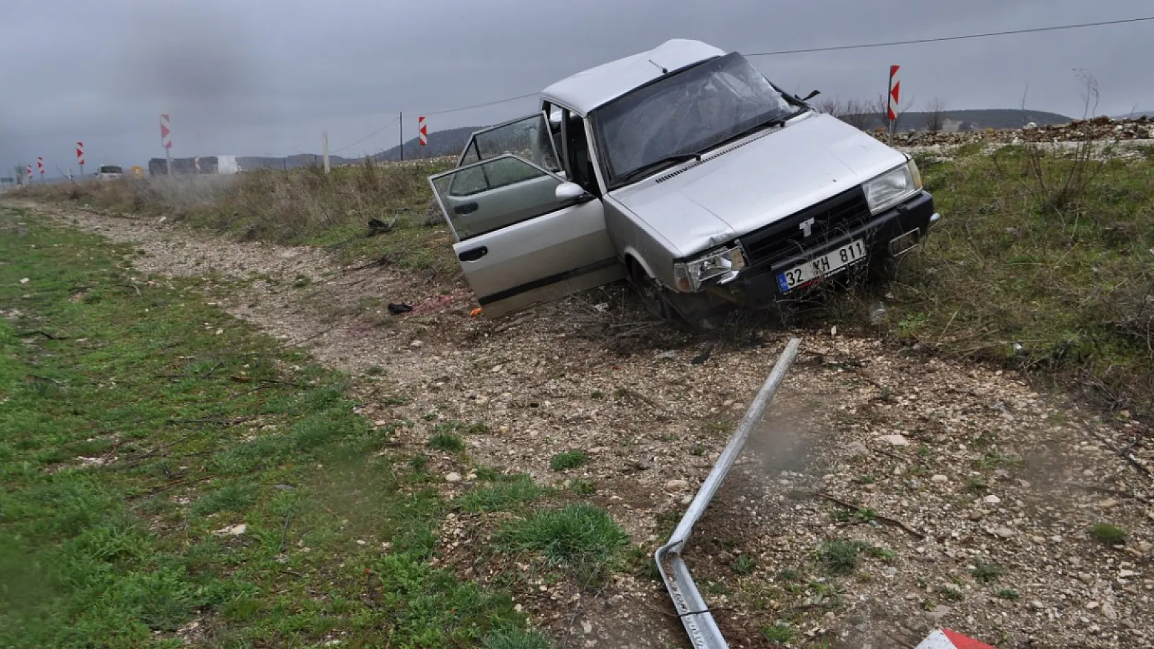 Isparta'da alman turistin kullandığı karavanla otomobil çarpıştı: 1'i ağır 3 yaralı
