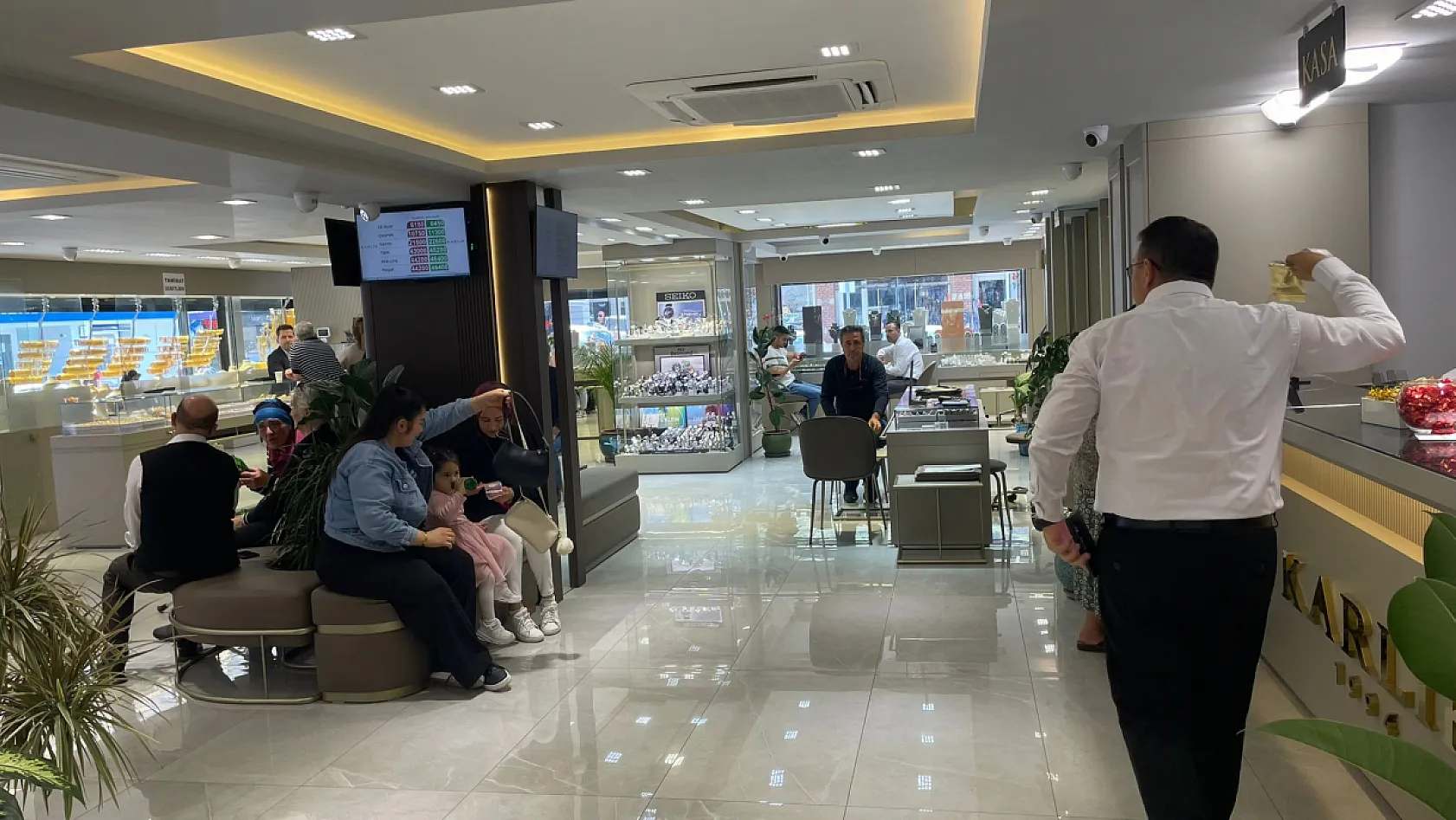 Altın Fiyatları Haftaya Düşüşle Başladı: 'Şu An Çok Güzel Bir Alım Fırsatı'