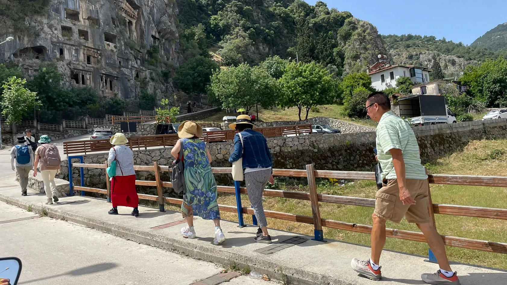 Amintas Kaya Mezarları'na kruvaziyer bereketi: Turistler Fethiye'de tarihe akın etti