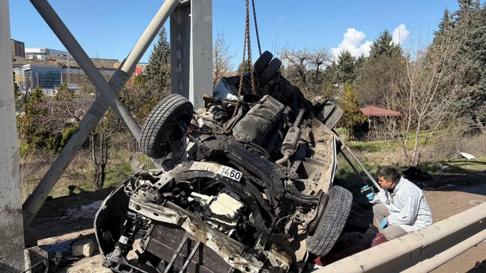 Ankara'da özel halk otobüsü köprü direğine çarptı: 5 ölü, 15 yaralı
