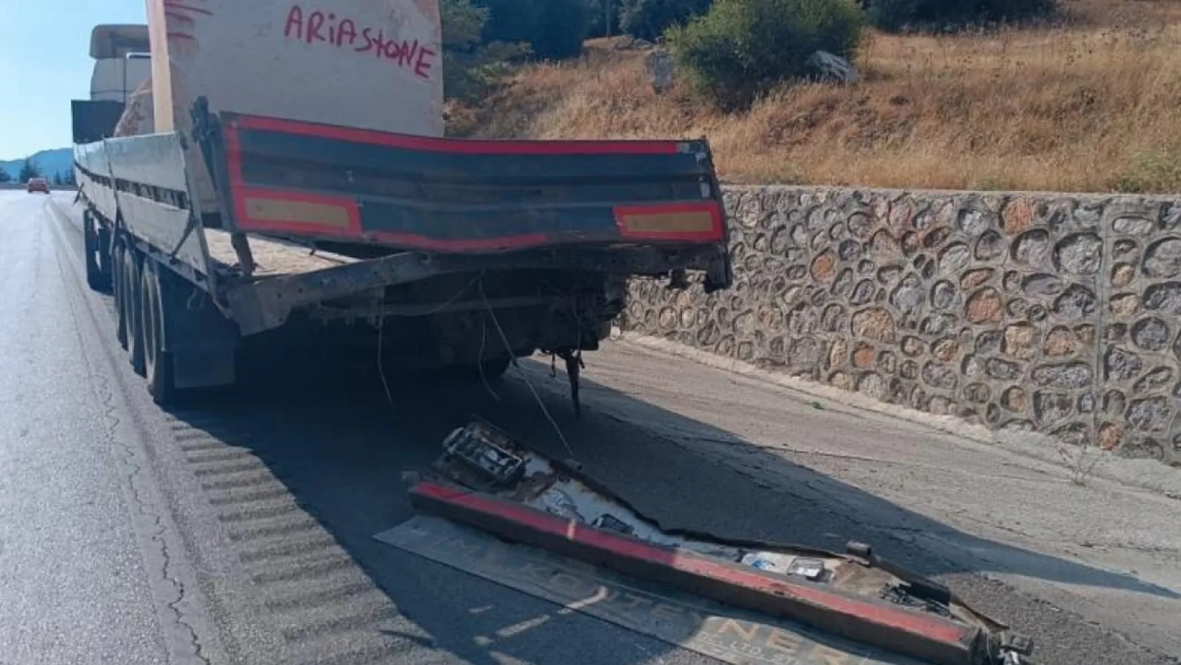 Antalya-Burdur Yolu'nda iki tır çarpıştı, 1 kişi yaralandı