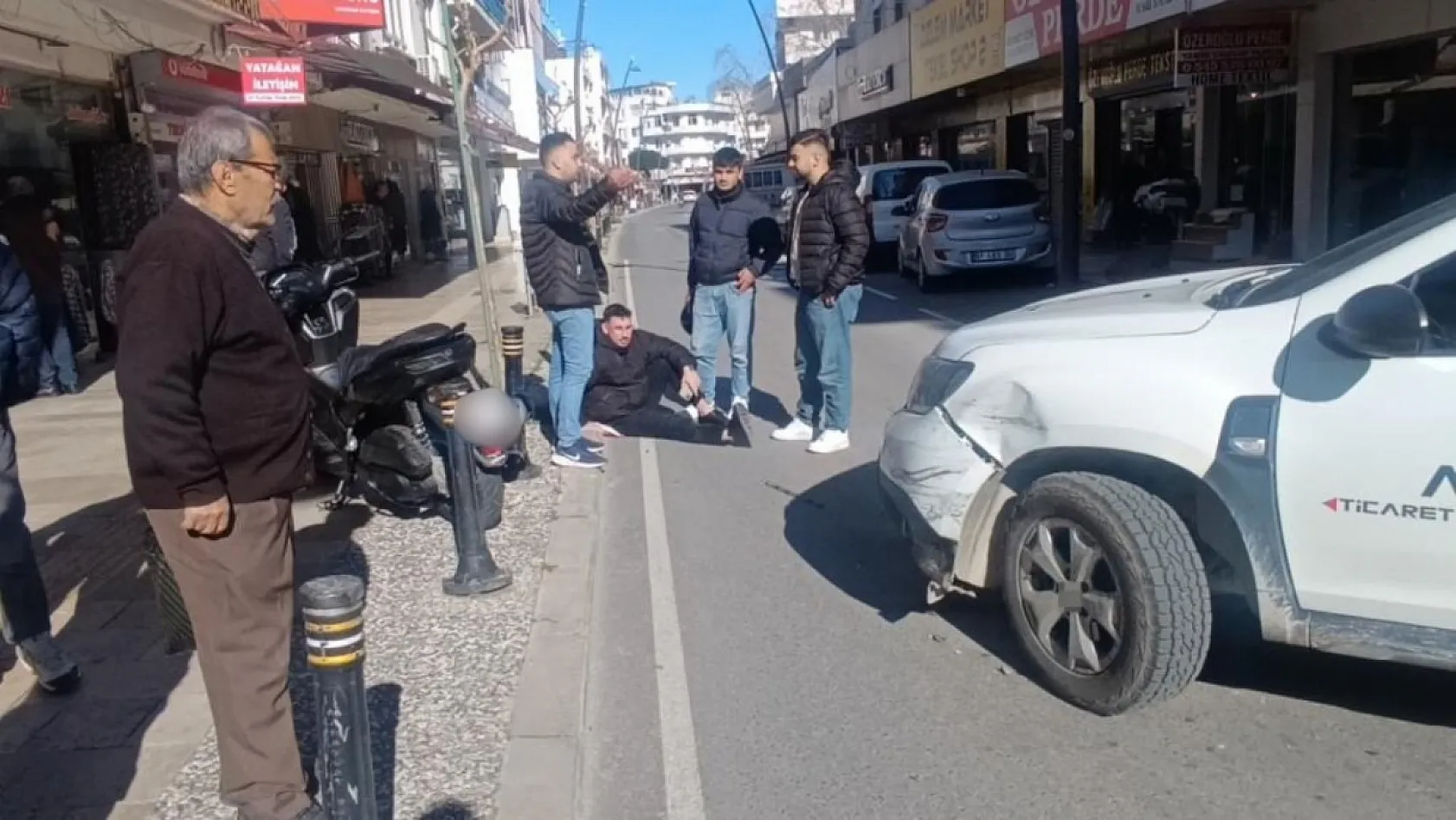 Antalya'da 100 metre arayla motosikletlileri yola savuran iki kaza: 1 yaralı