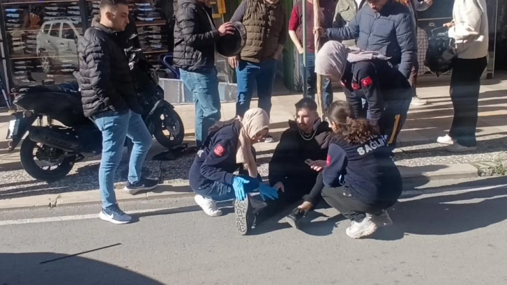 Antalya'da 100 metre arayla motosikletlileri yola savuran iki kaza: 1 yaralı