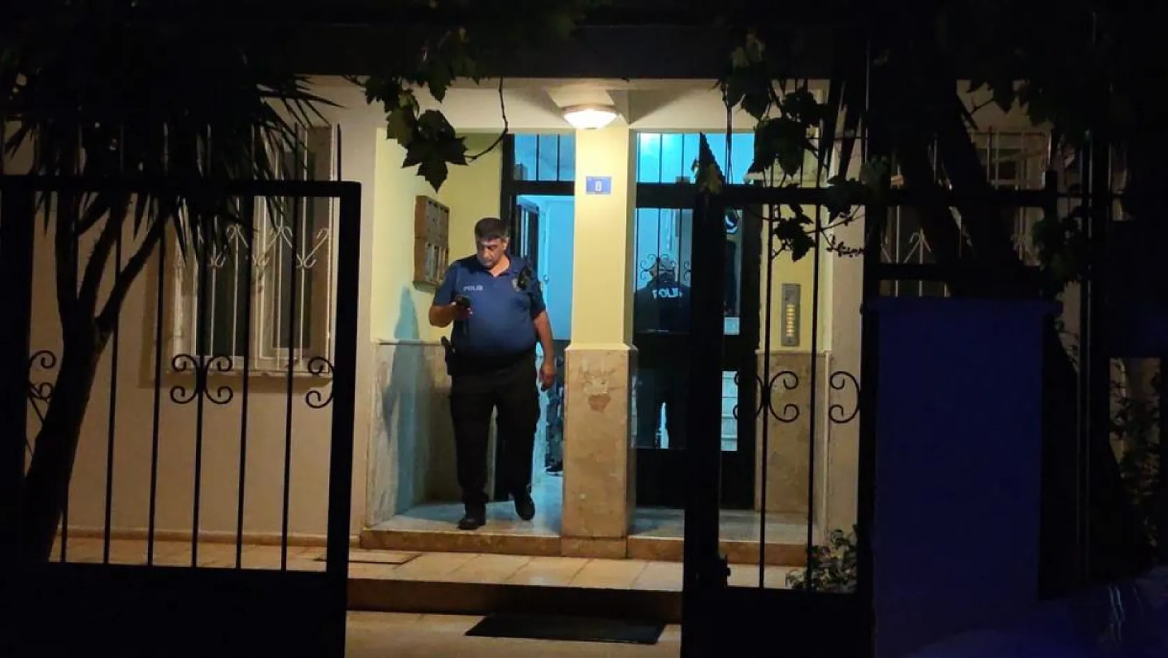 Antalya'da 16 yaşındaki çocuk evde silahla vurulmuş halde ölü bulundu