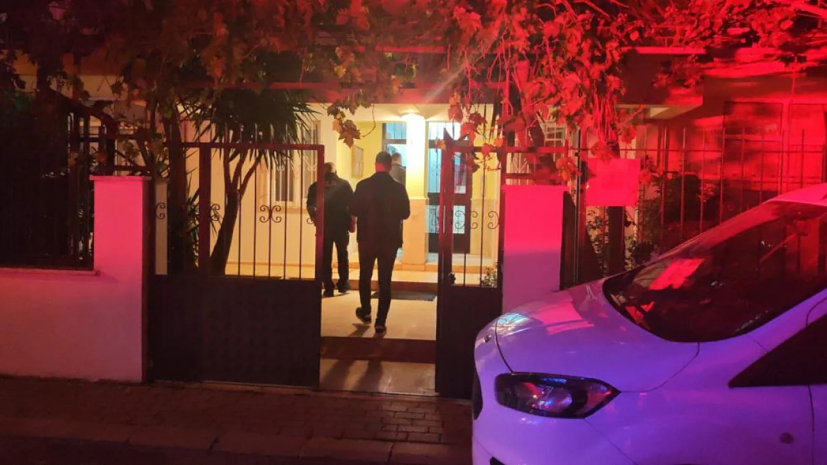 Antalya'da 16 yaşındaki çocuk evde silahla vurulmuş halde ölü bulundu