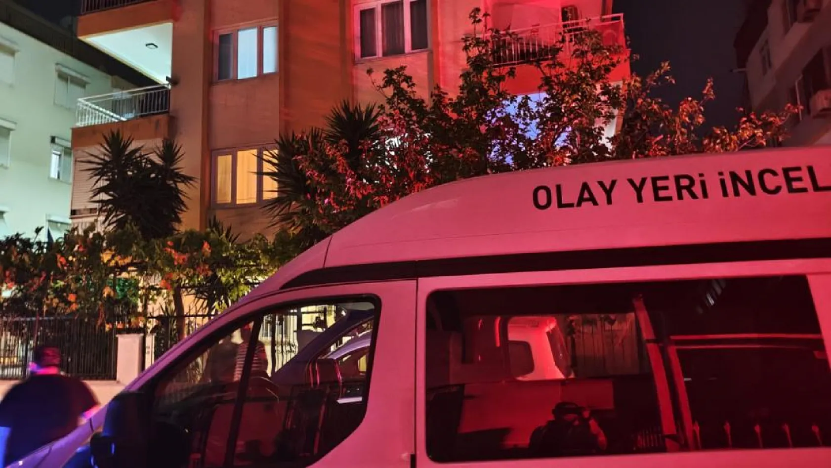 Antalya'da 16 yaşındaki çocuk evde silahla vurulmuş halde ölü bulundu