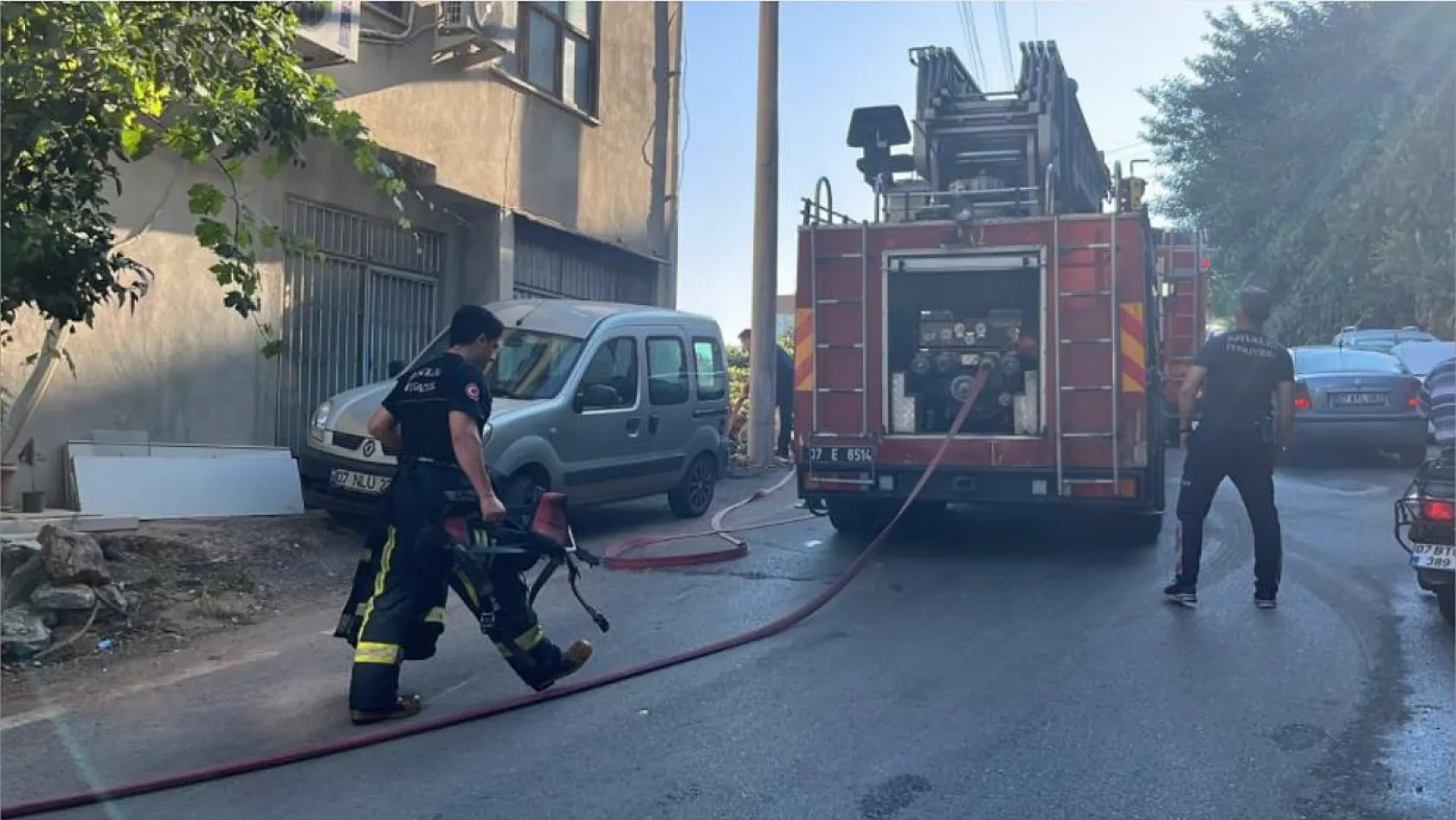 Apartman Yangını: 3 Katlı Binada Korkutan Alevler