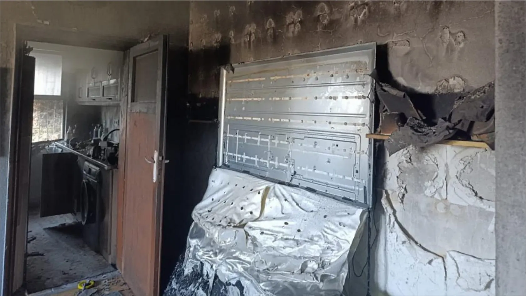 Apartman Yangını: 3 Katlı Binada Korkutan Alevler