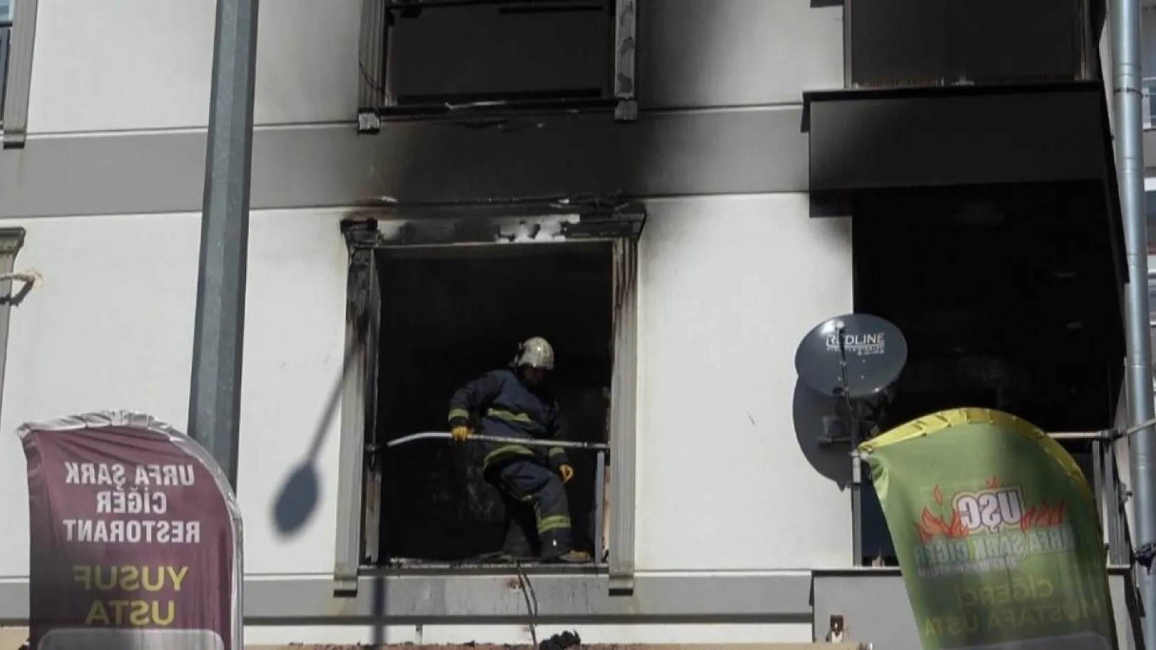 Antalya'da 4 katlı binada yangın paniği: 2'si çocuk 6 kişi dumandan etkilendi