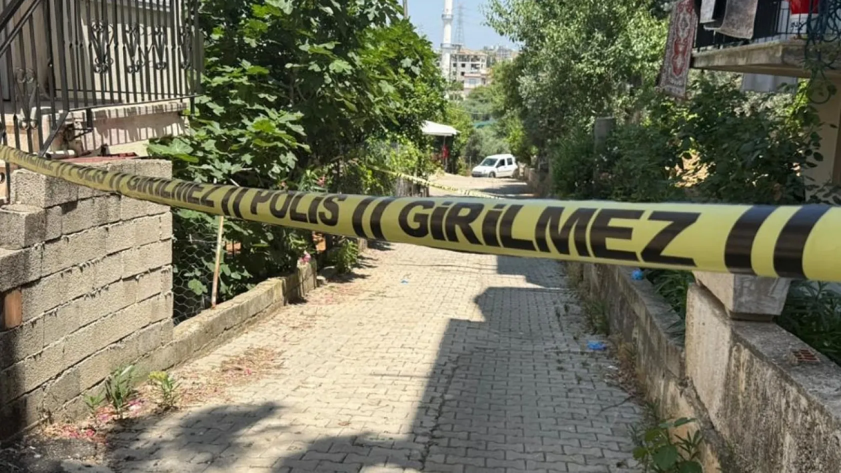 Antalya'da 41 yaşındaki adam evinin bahçesinde ölü bulundu