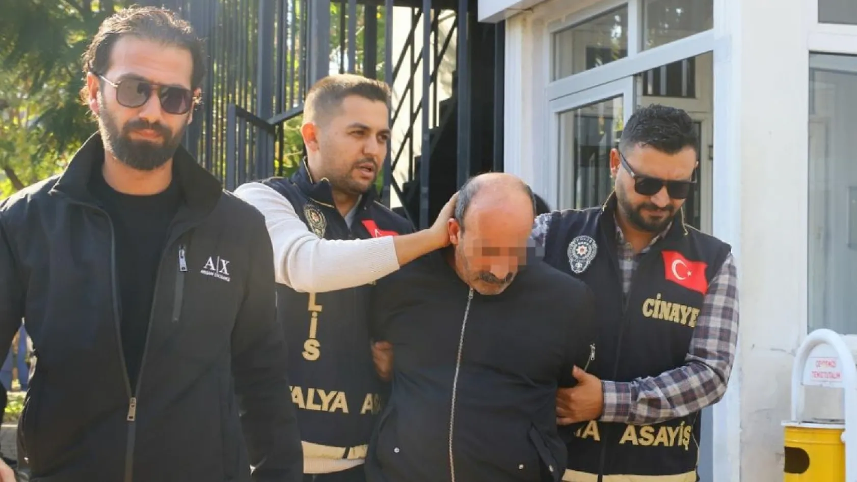 Antalya'da 6 çocuk annesi olan eşini öldürdü, beraatini istedi