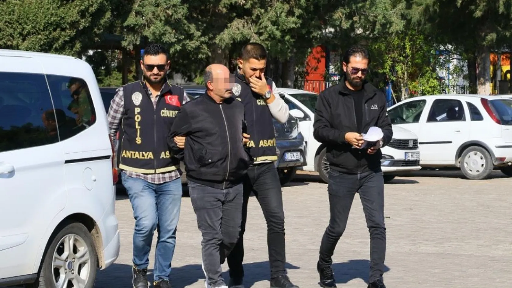 Antalya'da 6 çocuk annesi olan eşini öldürdü, beraatini istedi