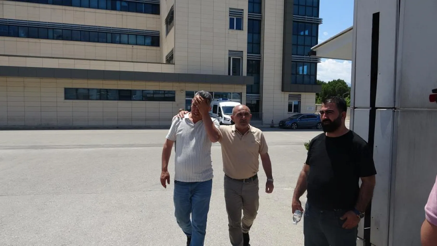 Antalya'da alacak-verecek kavgasında öldürülen adamın oğlu konuştu: 'Borç babamın değildi, suçsuz yere hunharca katledildi'