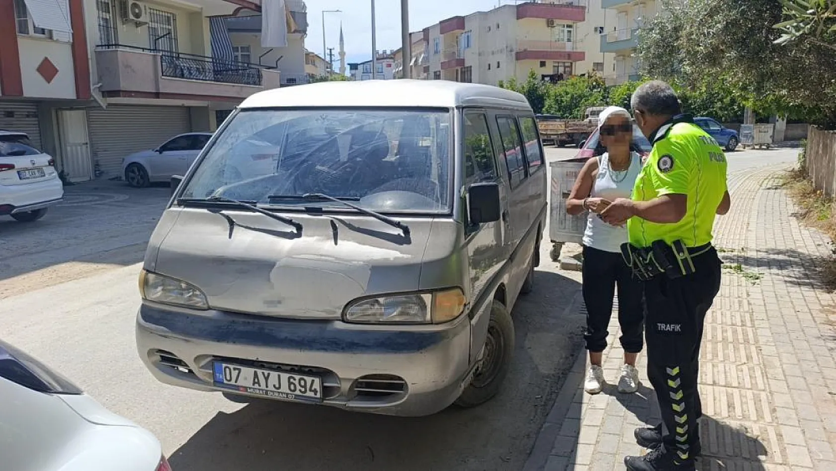 Antalya'da aracın camına 'Basın' yazdı, hakkında işlem yapıldı