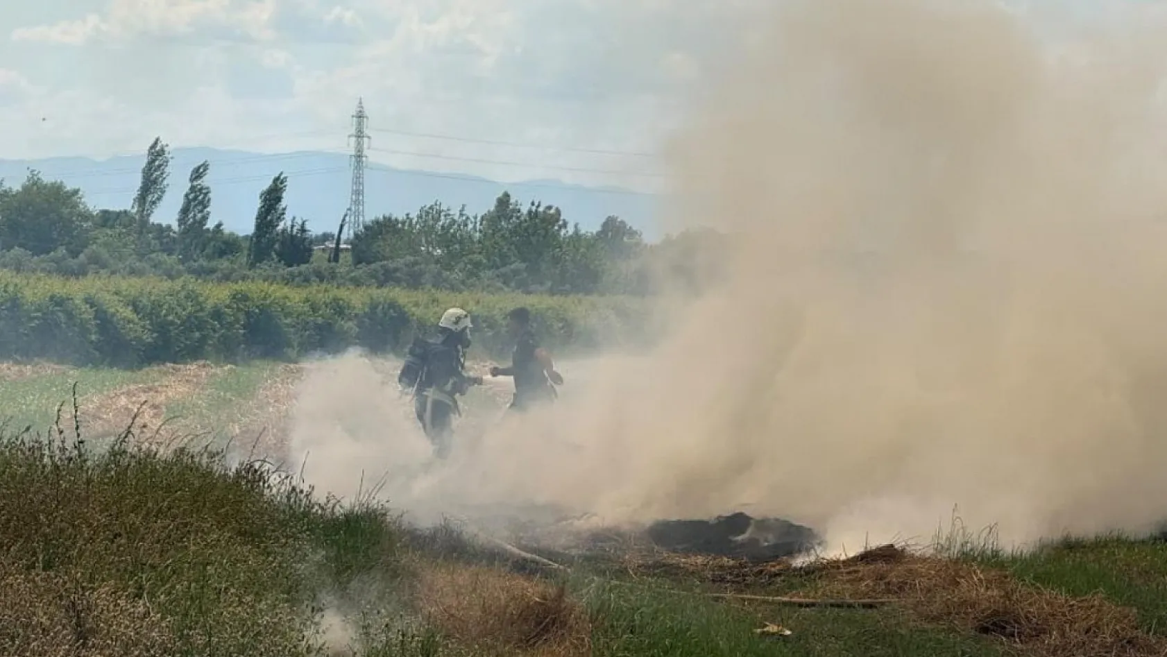 Antalya'da bahçe evinde ve ağılında yangın