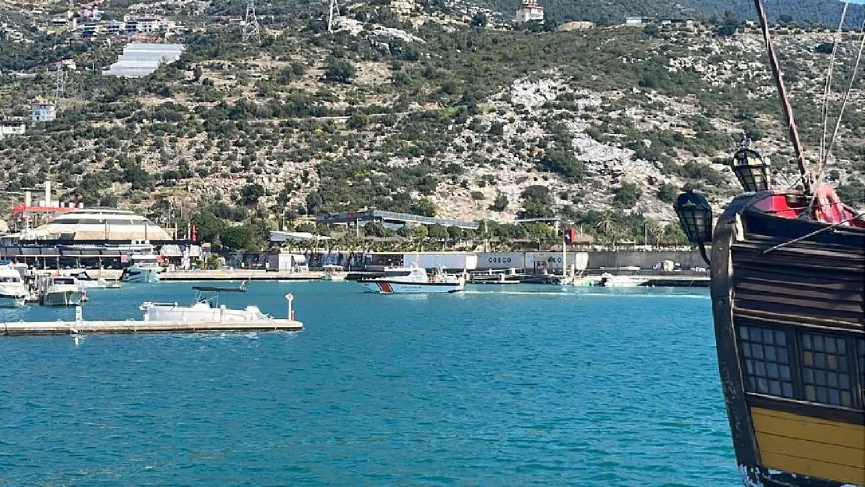 Antalya'da balıkçı teknesi battı: 3 kişi son anda denize atlayarak kurtuldu