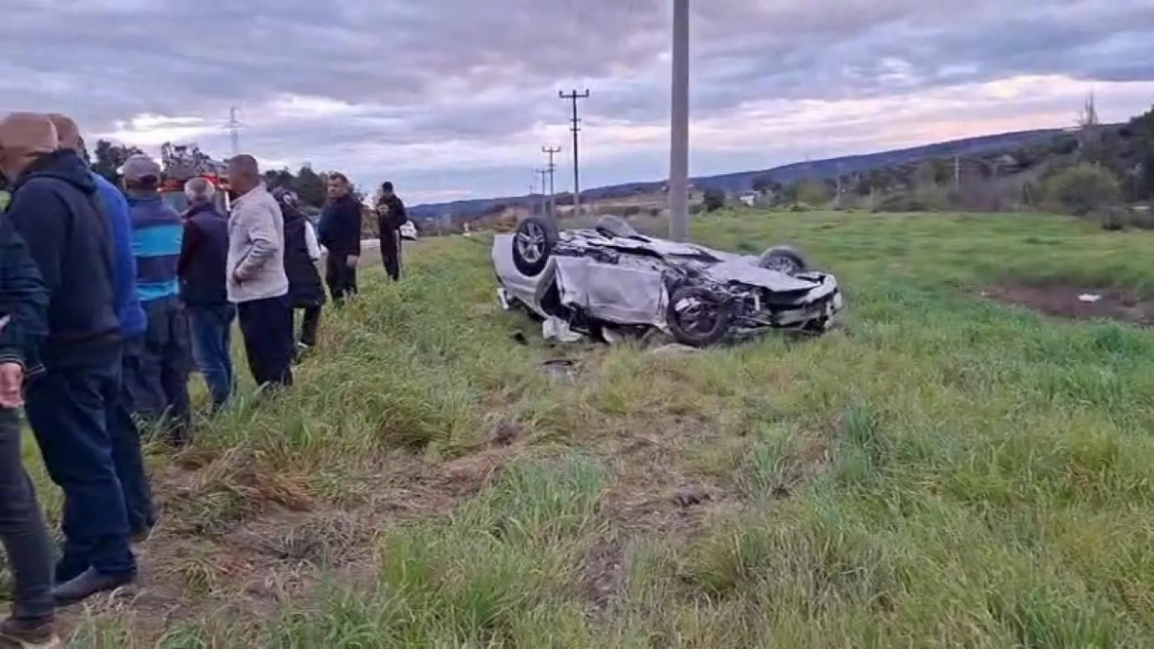 Antalya'da bayram yolunda feci kaza: Otomobiller kafa kafaya çarpıştı, 7 kişi yaralandı