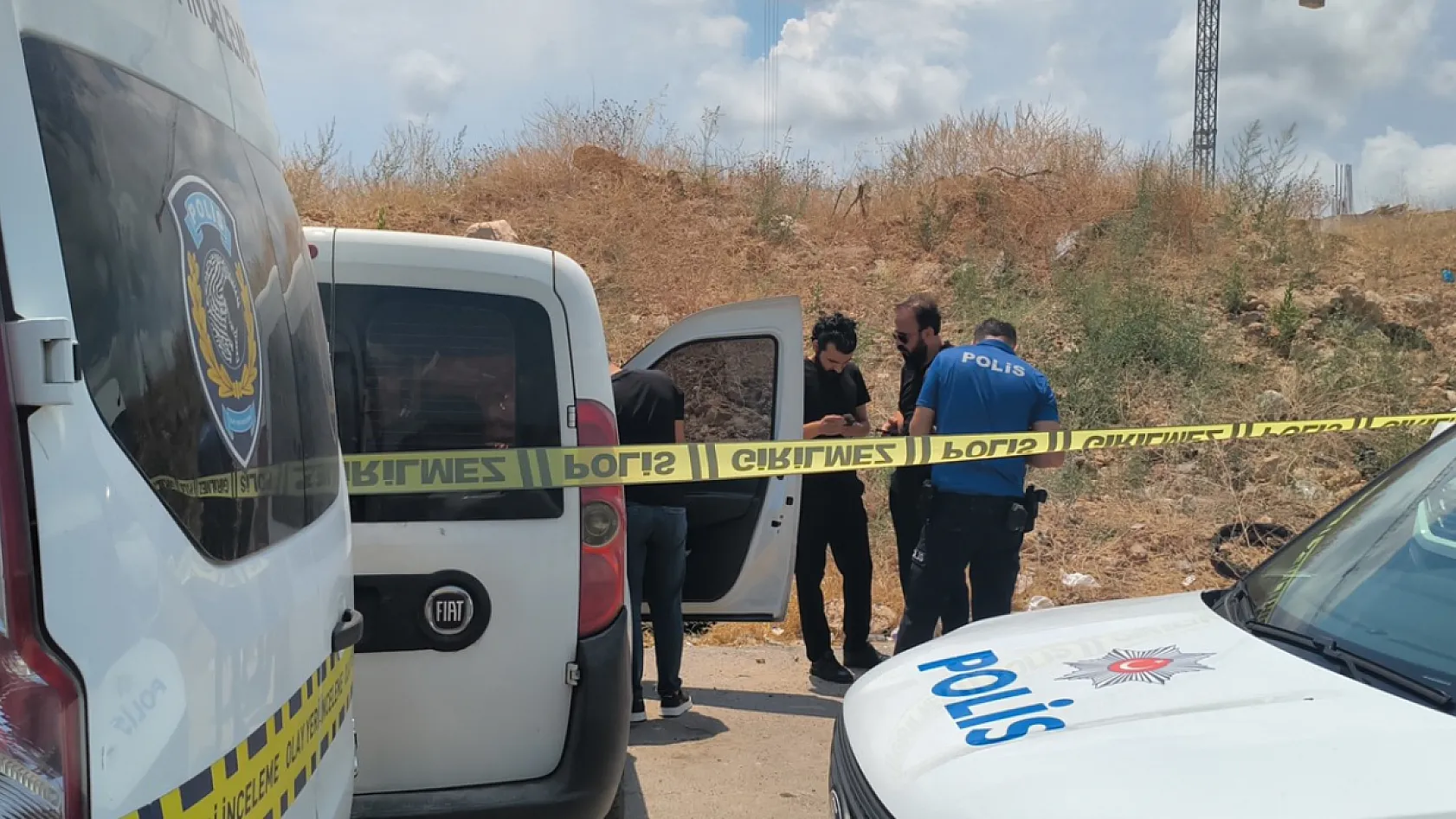 Antalya'da bir kişi araç içince ölü bulundu, yakınları sinir krizi geçirdi