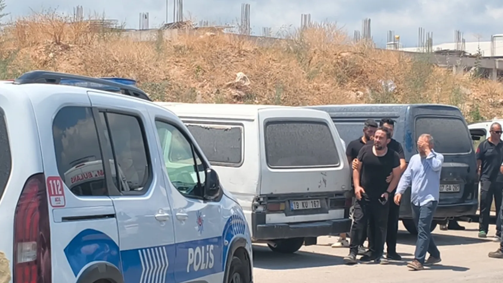Antalya'da bir kişi araç içince ölü bulundu, yakınları sinir krizi geçirdi
