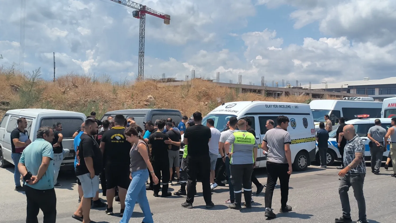 Antalya'da bir kişi araç içince ölü bulundu, yakınları sinir krizi geçirdi