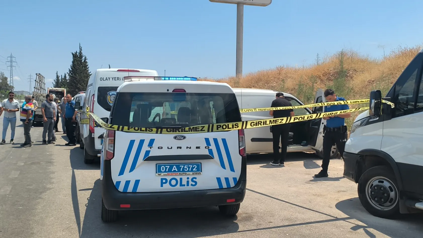 Antalya'da bir kişi araç içince ölü bulundu, yakınları sinir krizi geçirdi