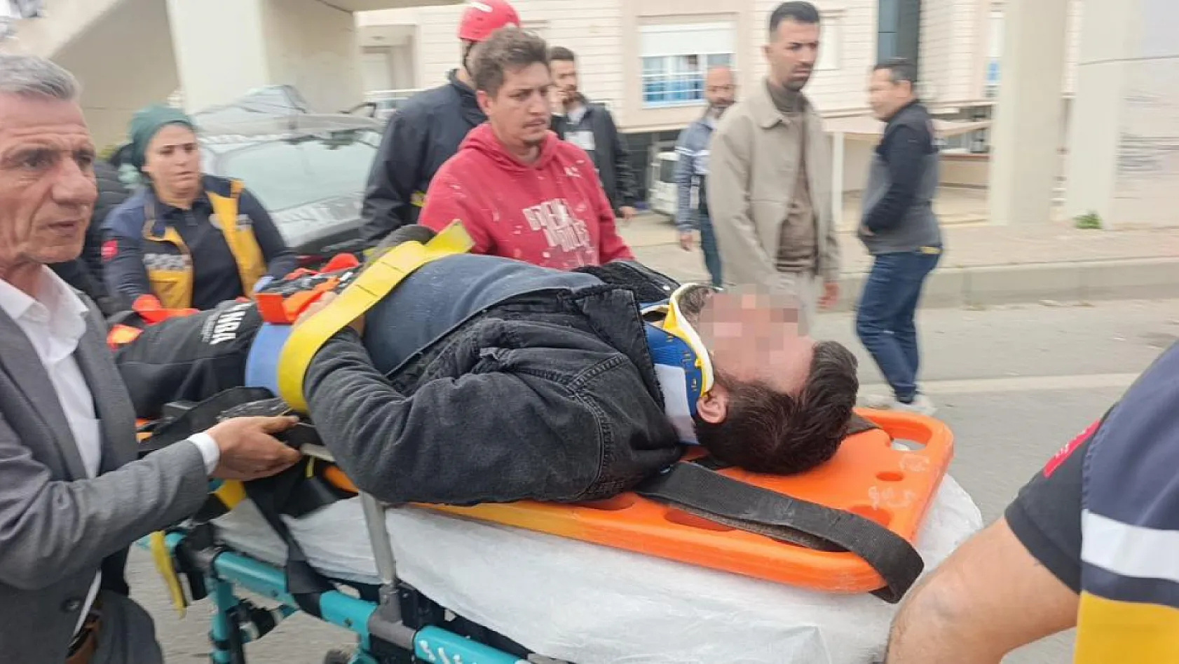 Antalya'da çarpışan iki araçtan biri üst geçidin ayaklarına çarptı: 1 ağır yaralı