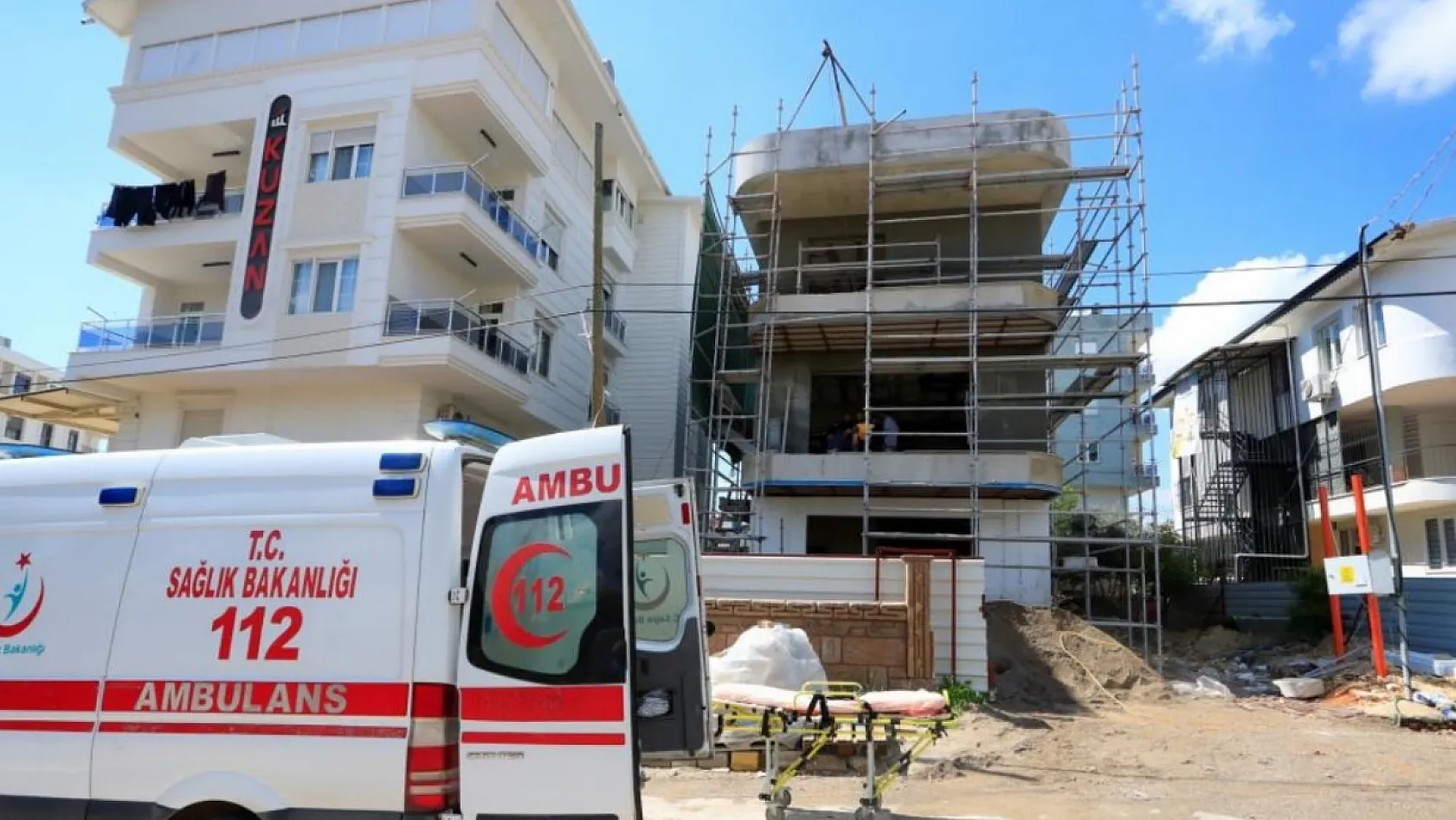 Antalya'da demir iskeleden düşen inşaat işçisi yaralandı
