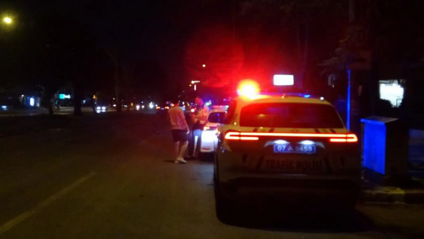 Antalya'da feci kaza: Yayaya çarpan motosikletli hayatını kaybetti