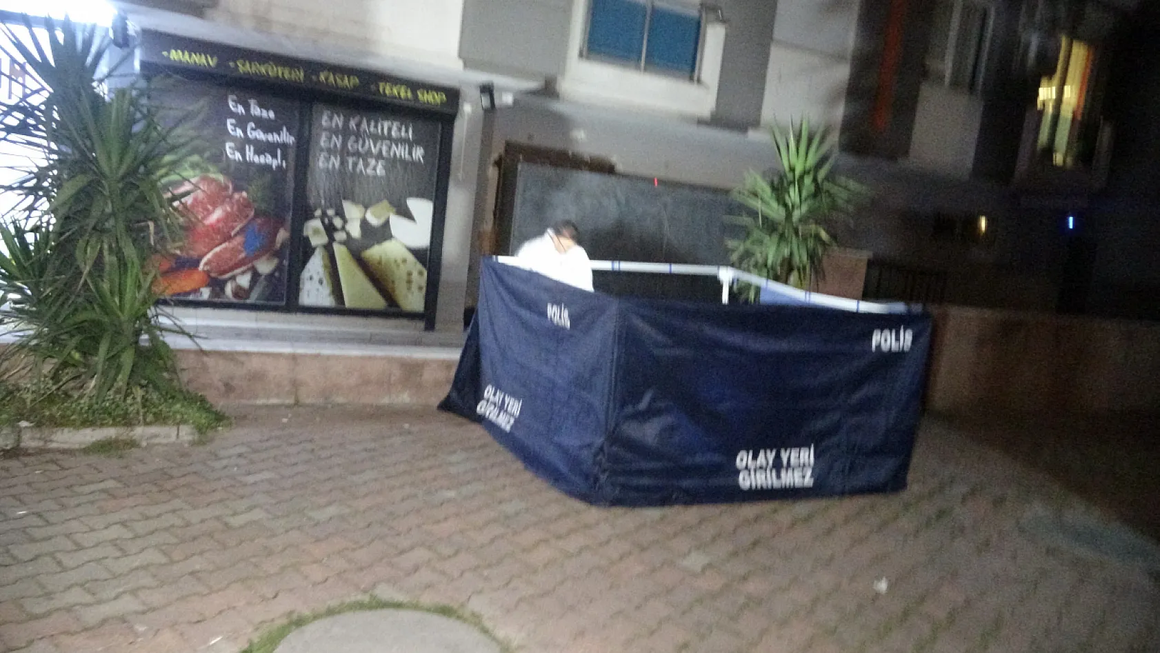 Antalya'da genç adam kaldırımda ölü bulundu