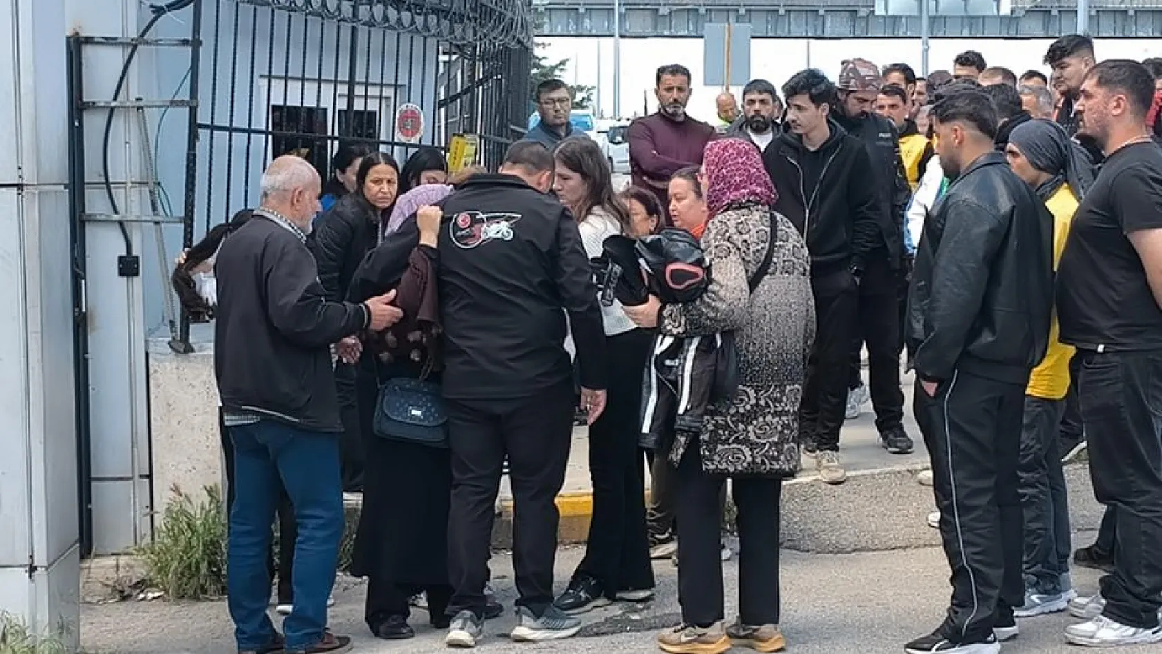 Antalya'da genç motokurye geçirdiği kazada hayatını kaybetti
