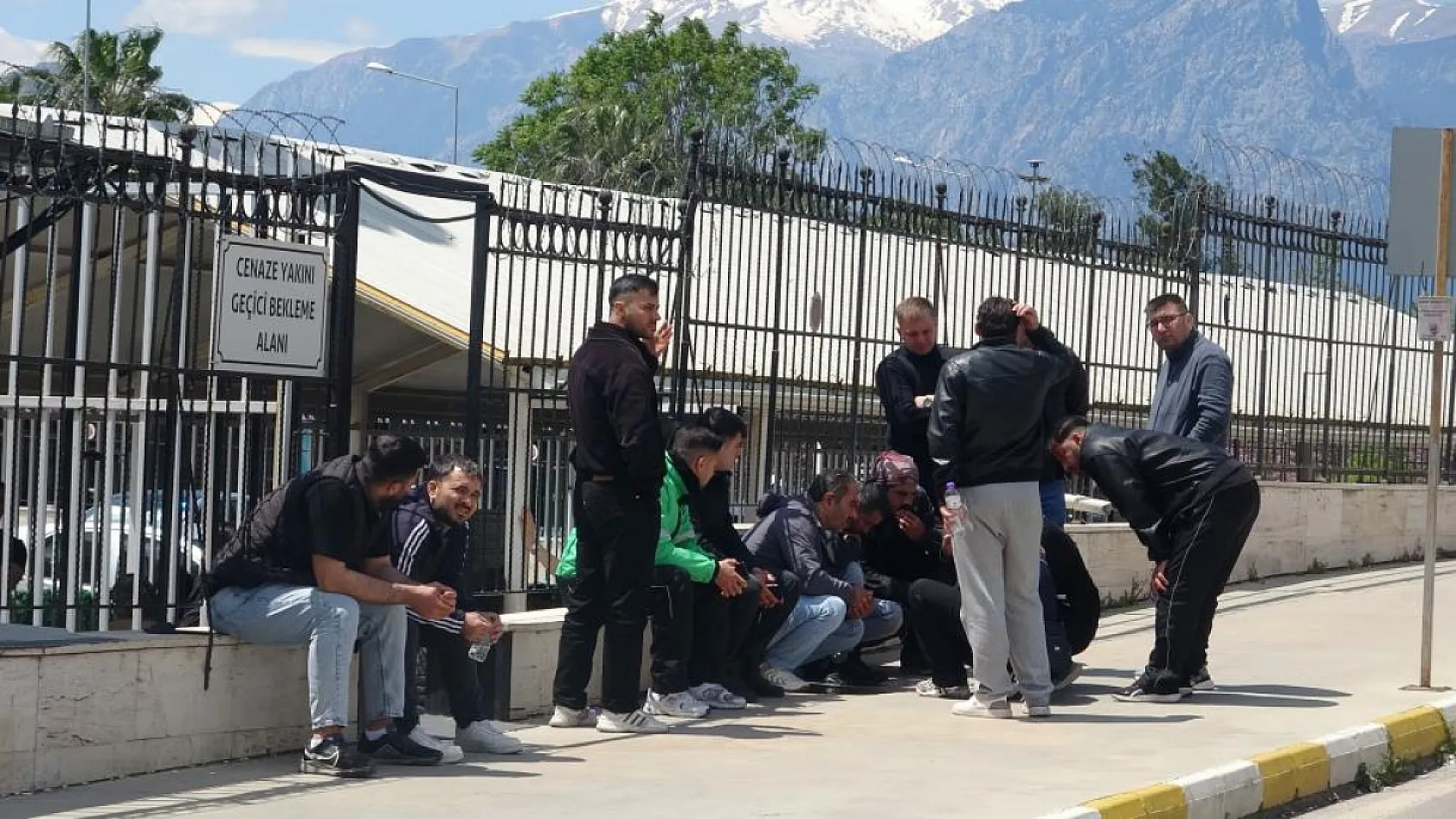 Antalya'da genç motokurye geçirdiği kazada hayatını kaybetti