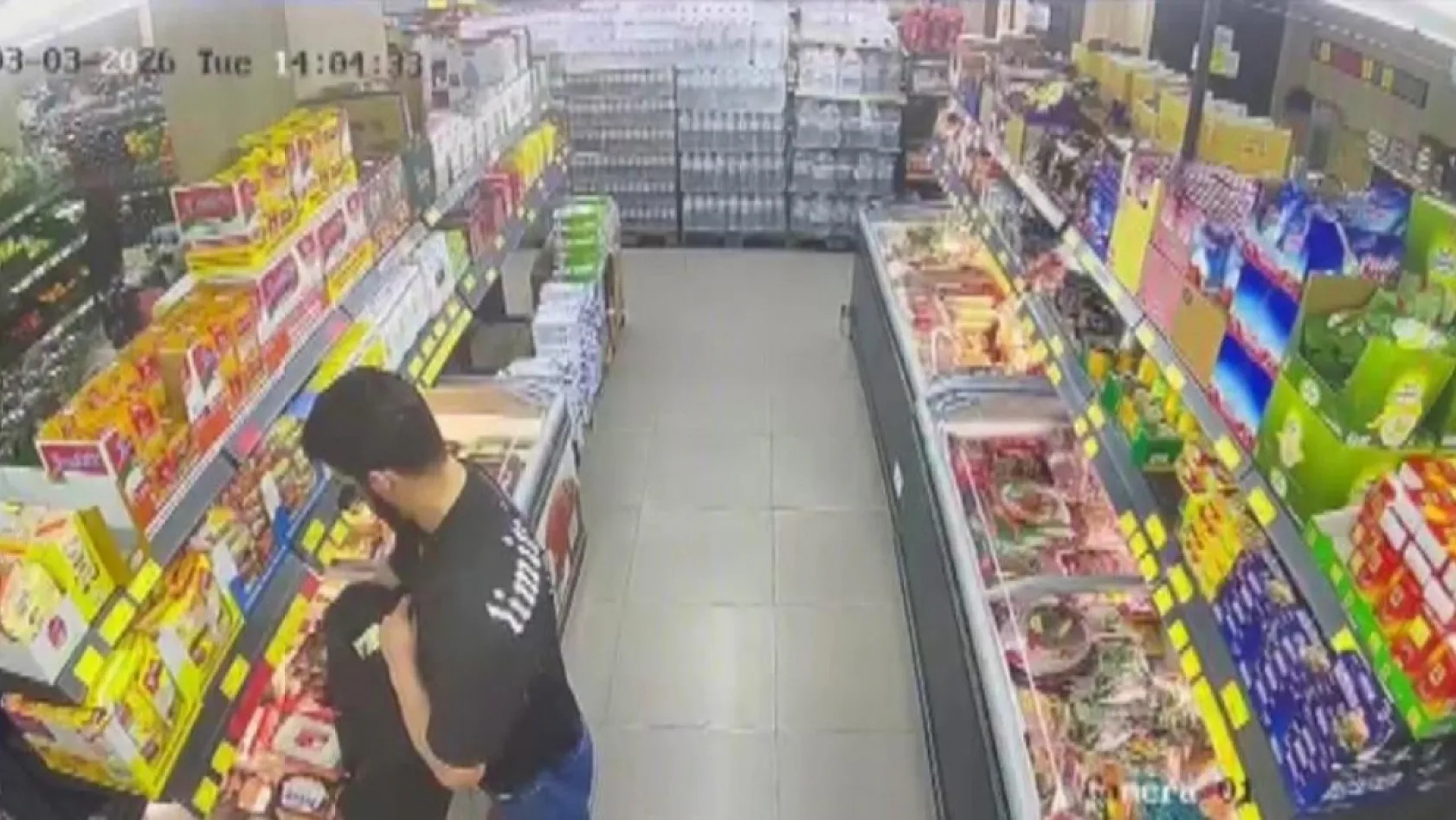 Antalya'da hırsızlık yapmaması için uğraşan kız arkadaşını da kandırıp ne varsa çaldı