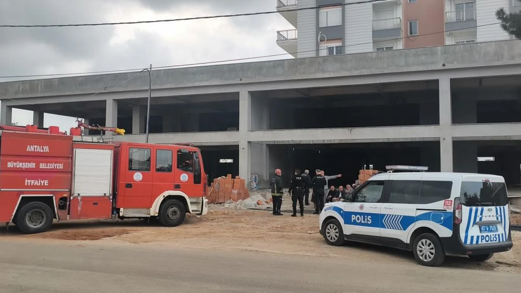 Antalya'da inşaat halindeki binada erkek cesedi bulundu