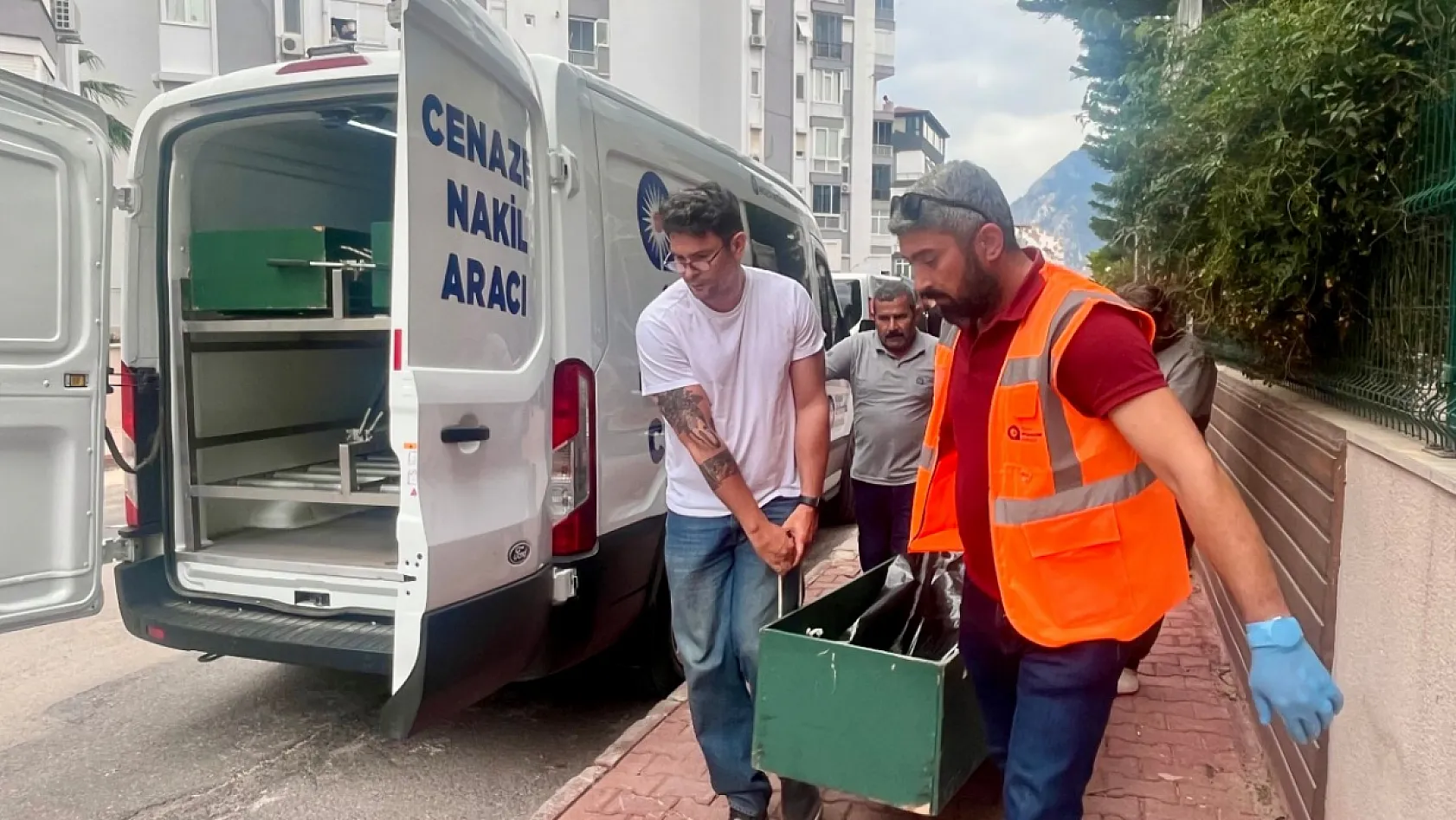 Antalya'da Kazakistan uyruklu kadın evinde ölü bulundu