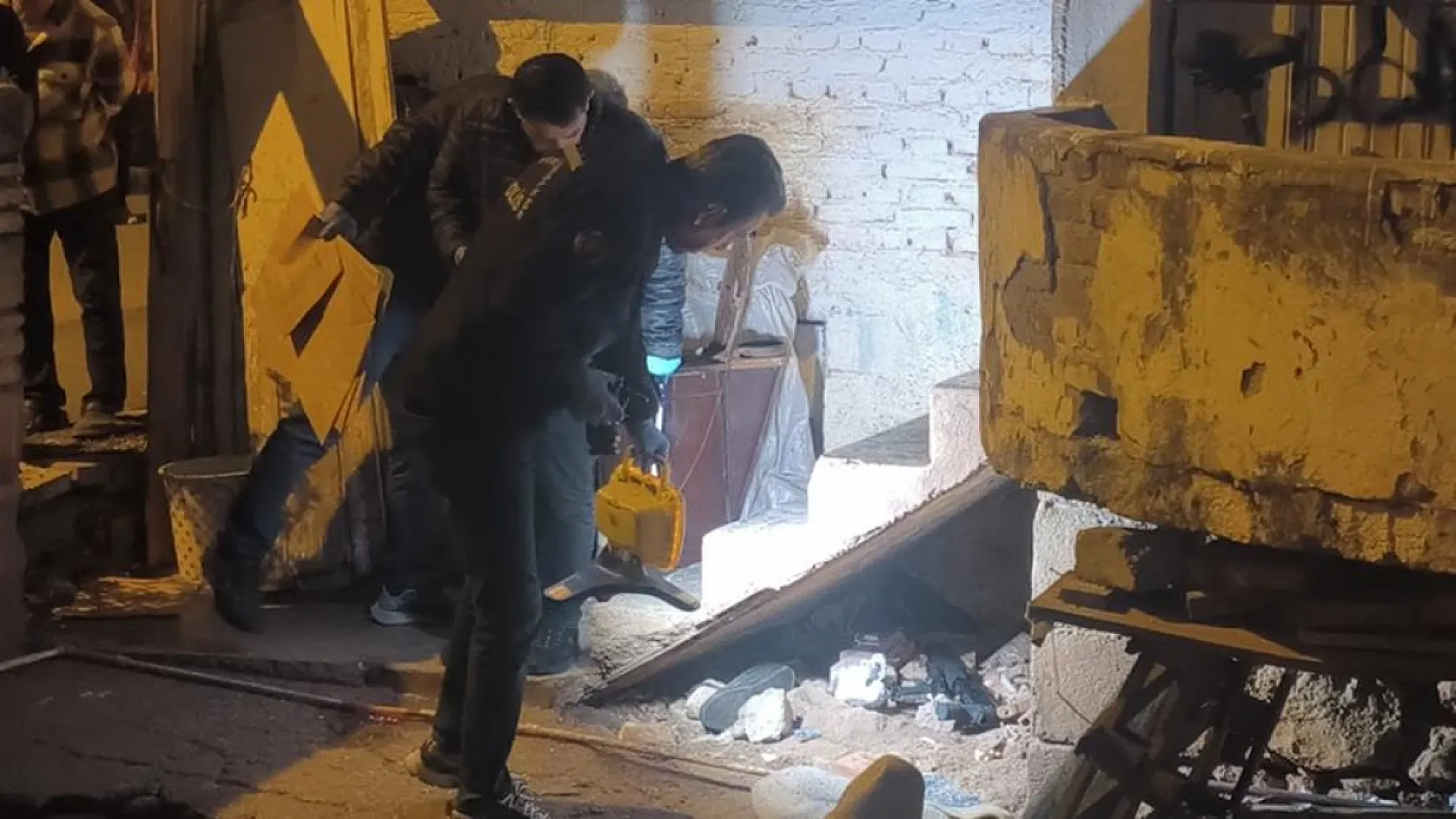 Antalya'da komşuların tartışması silahlı kavgaya dönüştü: 2 yaralı